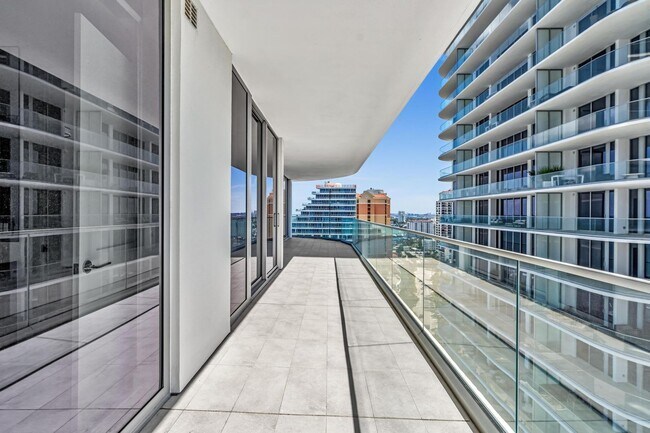 Building Photo - Stunning High-Rise Condo with Ocean Views | Prime Beach Location