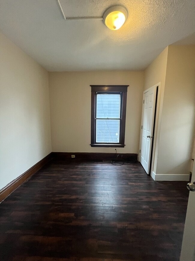 Building Photo - 154 Straight Ave SW