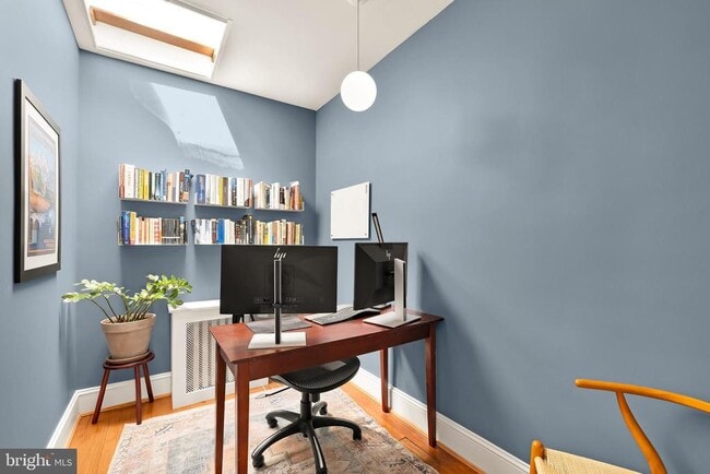 Building Photo - 407 Delafield Pl NW
