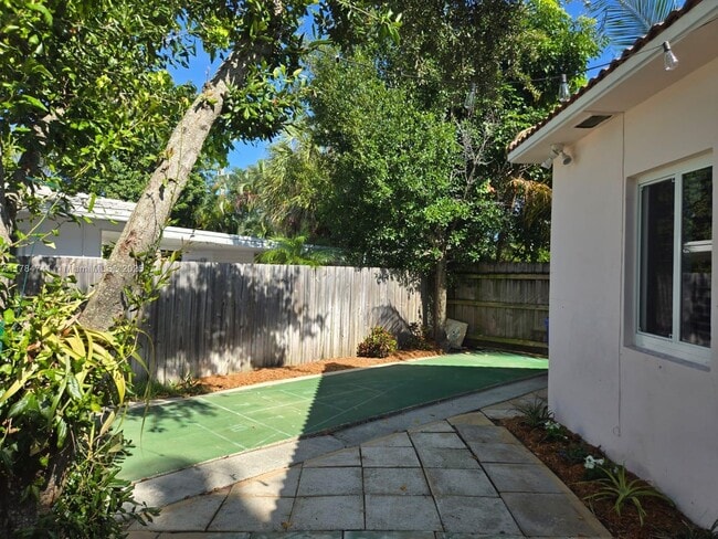 Building Photo - 1152 Bayview Dr