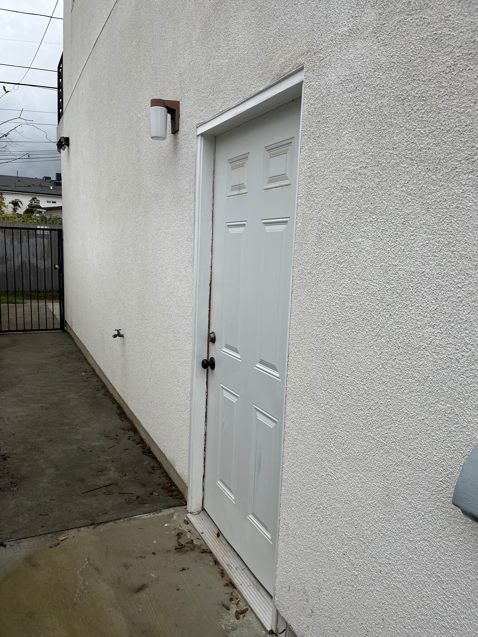 Building Photo - 3955 S Budlong Ave