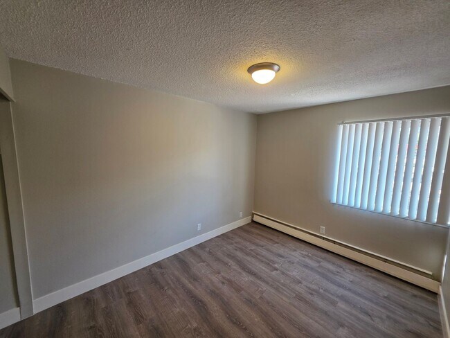 Building Photo - 233 E Arvada St