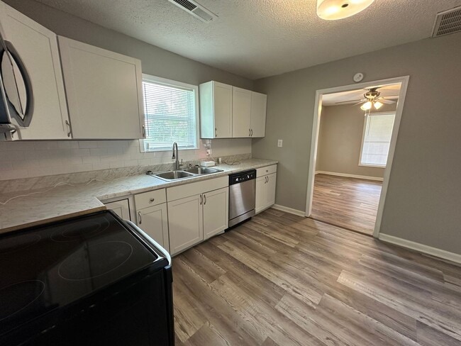 Building Photo - 1216 Ferron Ave