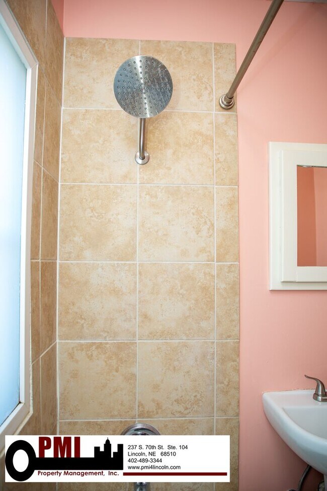 Building Photo - 1630 H St