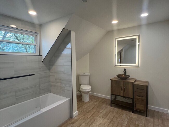 Building Photo - Detroid Shoreway Renovated  4 Bedroom, 2 Bath House with Detached Garage