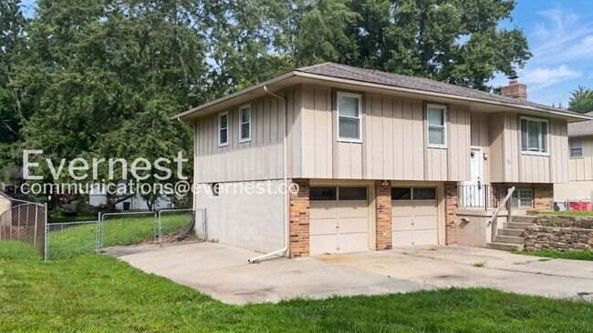 Building Photo - Beautiful 3-Bedroom Home with Modern Comforts / Pet-Friendly / Vouchers Accepted / Available Now!