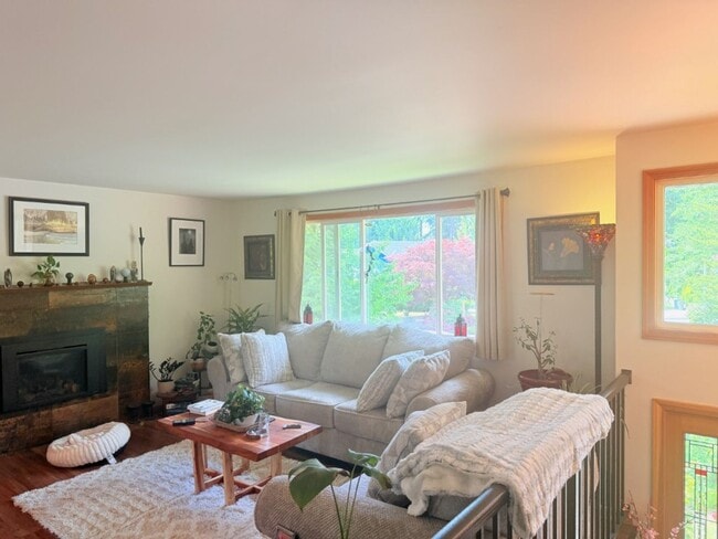 Building Photo - 4Bd/2Ba Mukilteo Home