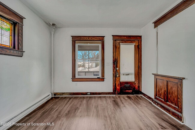 Building Photo - 208 E Warren St