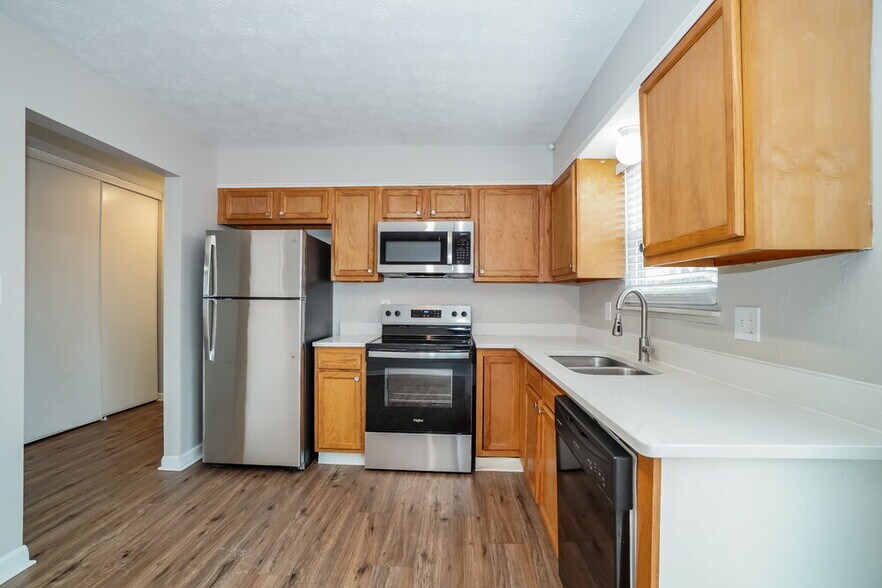 Building Photo - 4475 Charlotte Rd