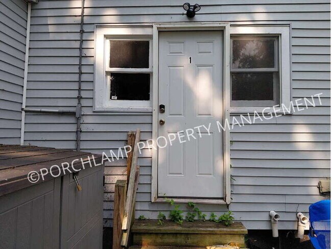 Building Photo - 319 E Forest Ave