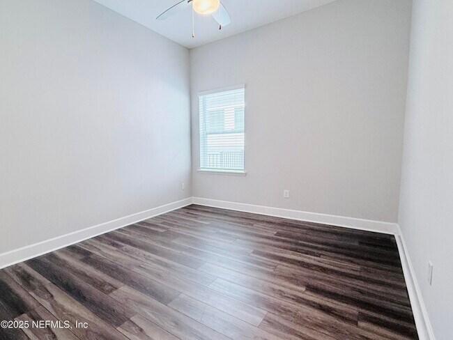 Building Photo - 10682 Aventura Dr