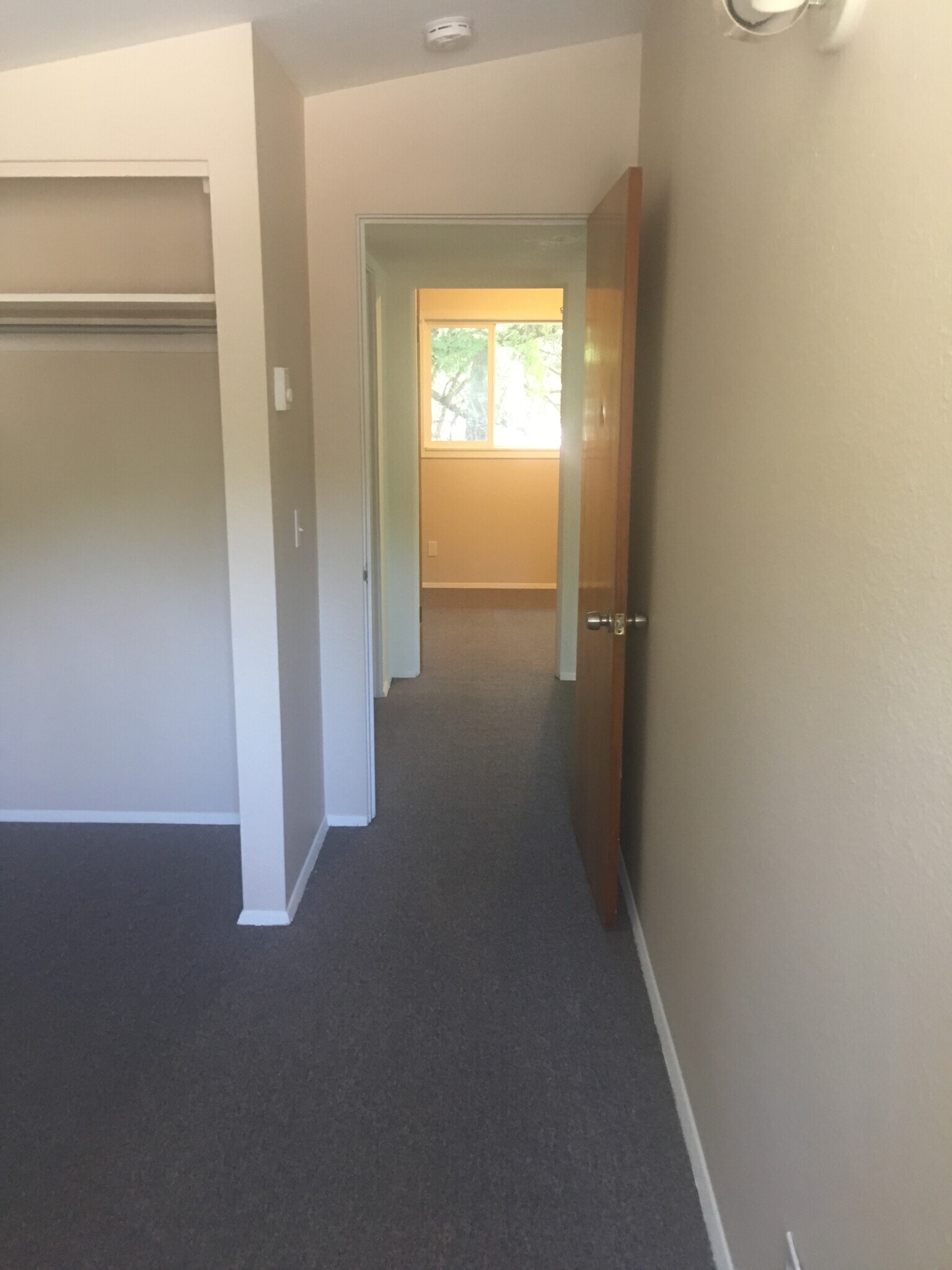 Building Photo - 1165 NE Harvey Rd