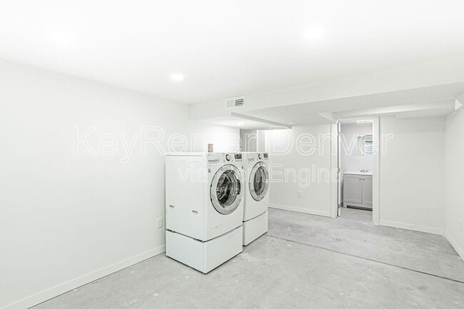 Building Photo - 421 N Stuart St