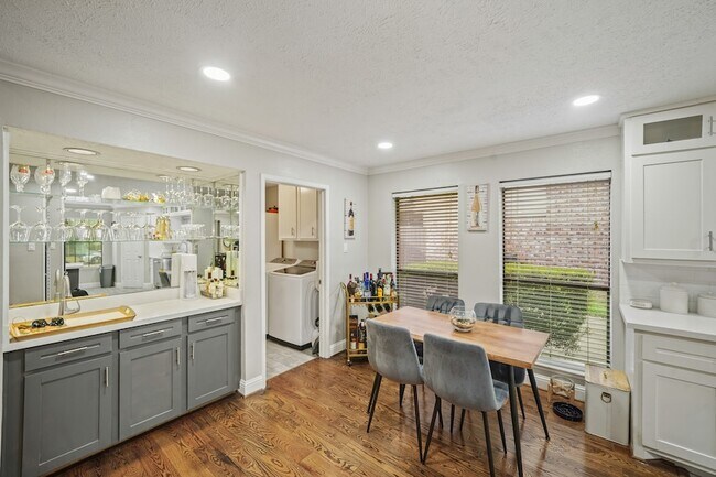 Building Photo - 15831 Ridge Park Dr