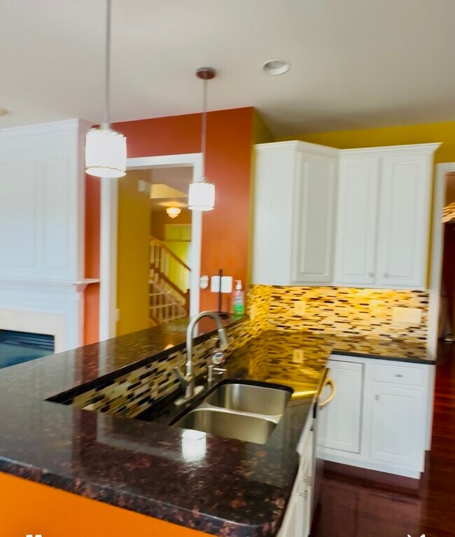 Building Photo - 22702 Lamoreaux Landing Square
