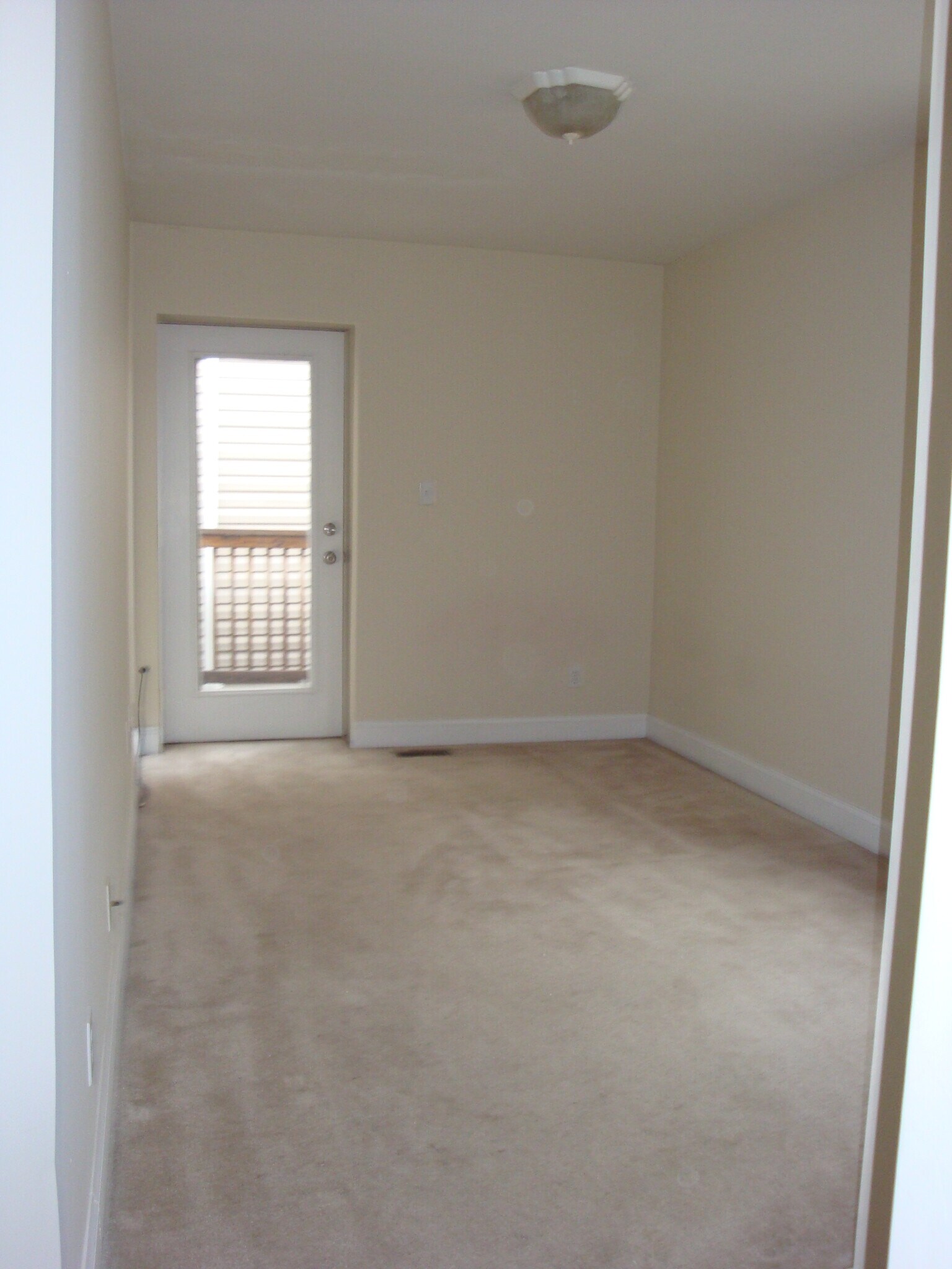 Building Photo - 2521 Foster Ave