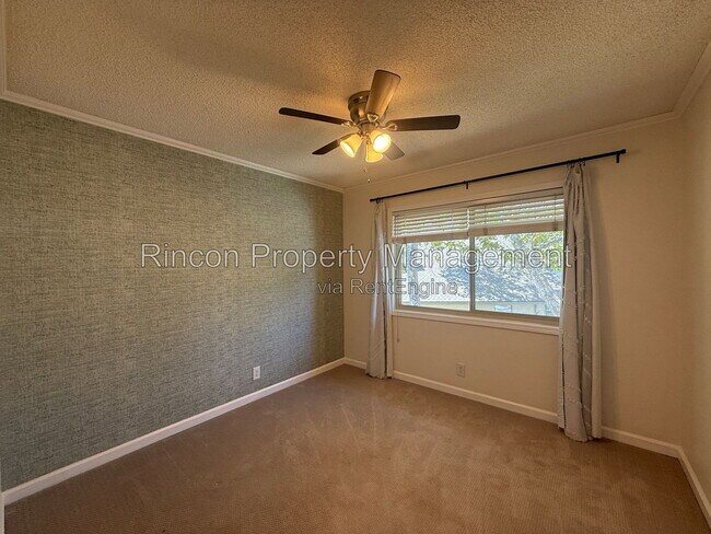 Building Photo - 694 Deerhunter Ln