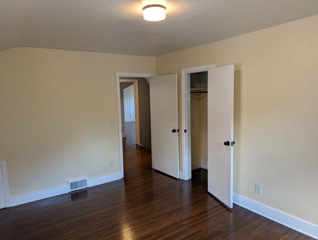 Building Photo - 111 Eastmoreland Dr