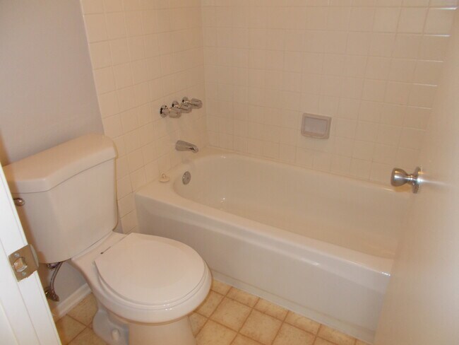 Building Photo - Terrific 2Br/2Ba upper Condo in StoneyBrook