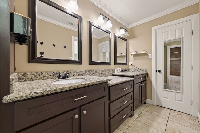 Building Photo - 11414 Meadow Lake Dr