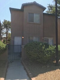 Building Photo - 3 Bedroom located in Gated Community!!