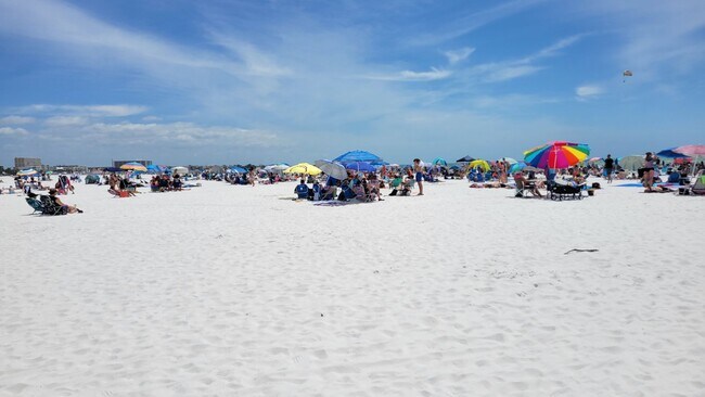 Building Photo - Annual UNfurnished Siesta Key Gulf front 2/2 condo with water views!