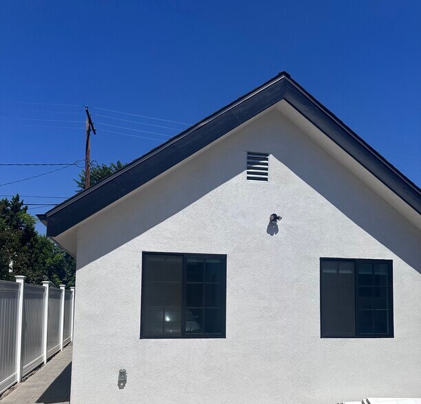Building Photo - 210 S Orchard Dr
