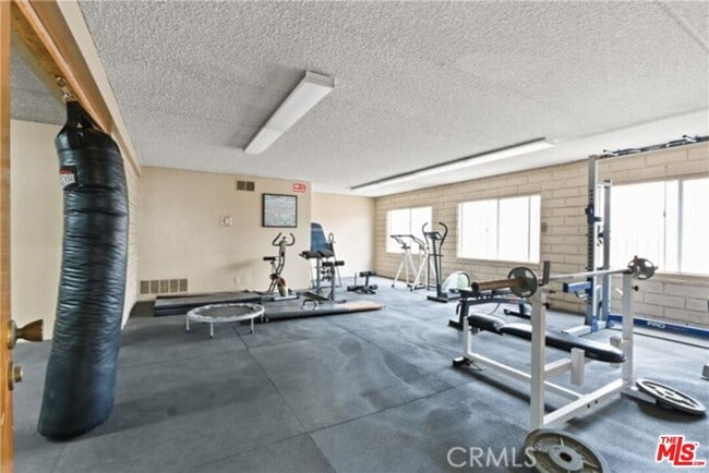 Building Photo - 2501 W Redondo Beach Blvd