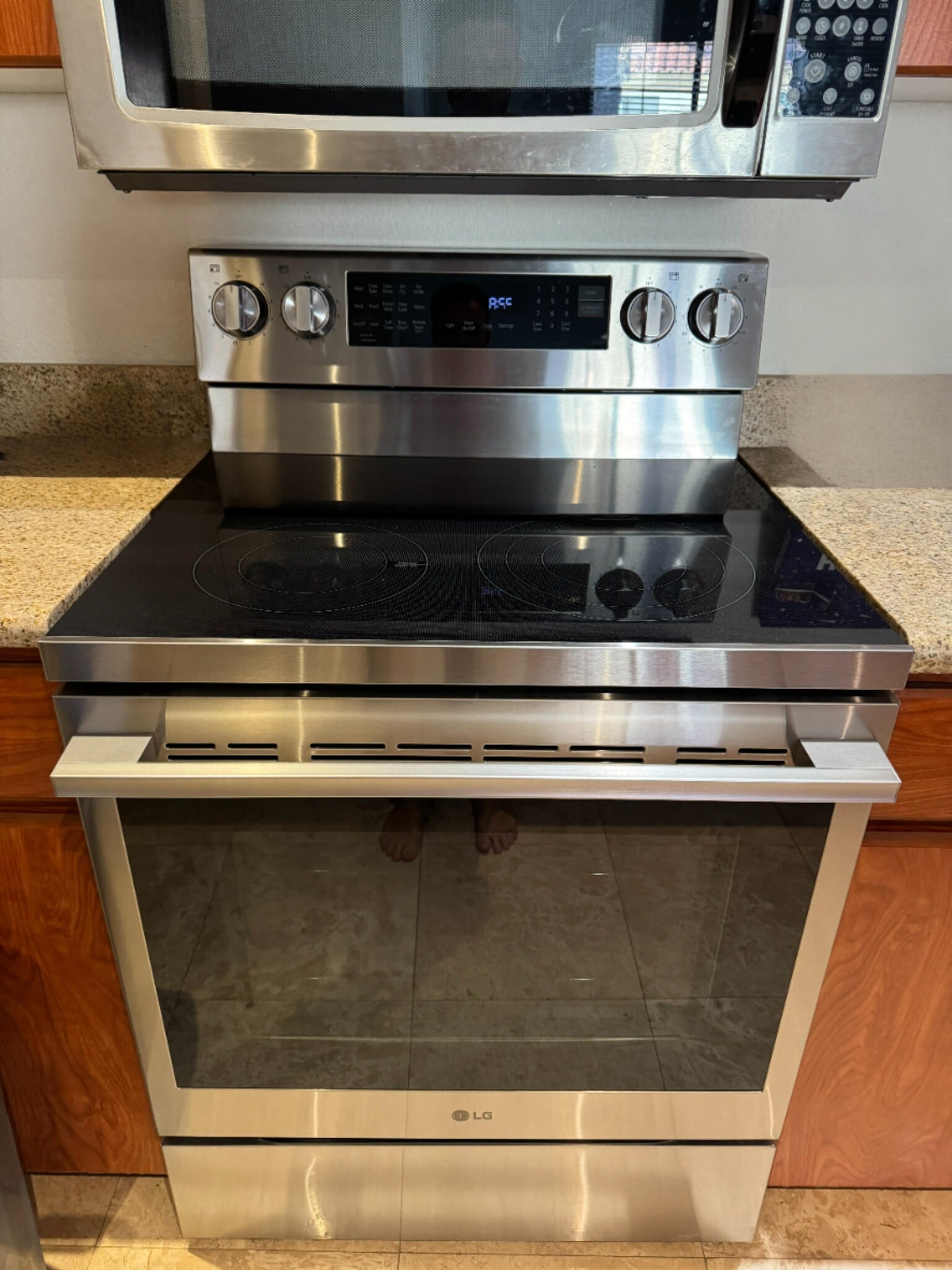 New stove w/ air frying feature - 5302 E Van Buren St
