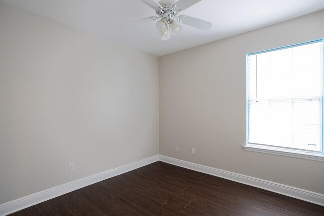 Building Photo - 3569 Chatelaine Dr
