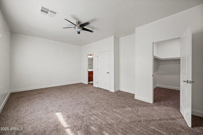 Building Photo - 4608 W Maryland Ave