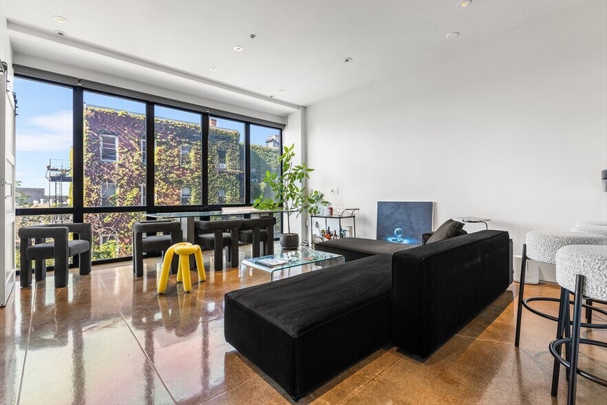 Building Photo - 37 A St