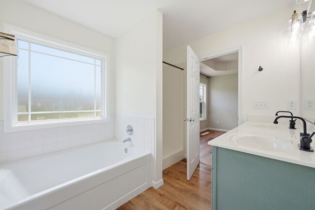 Building Photo - Welcome to Turkey Ridge!