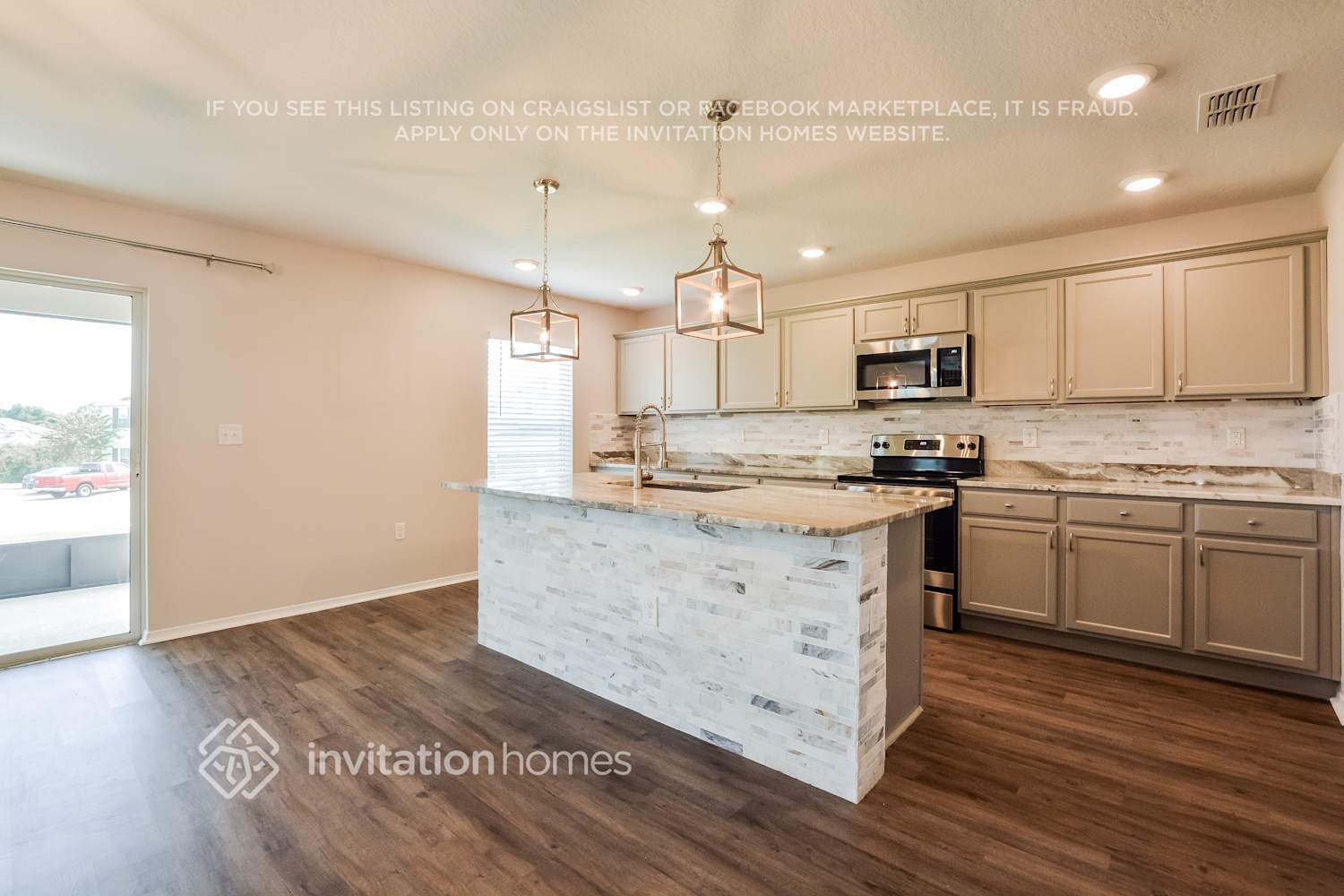 Building Photo - 13743 Laranja St
