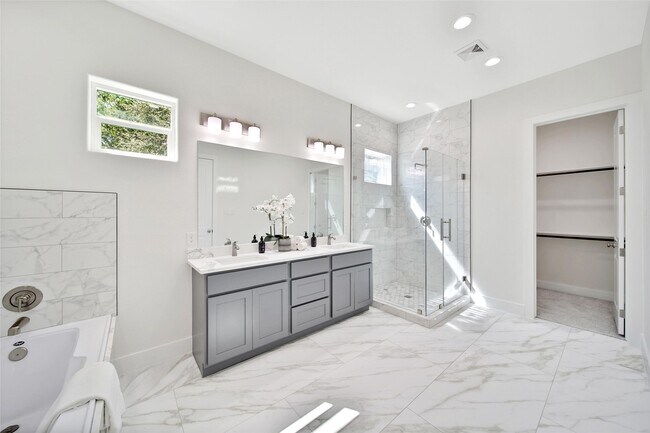 Building Photo - 7611 Athlone Dr