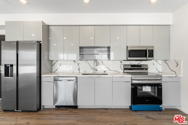Building Photo - 3105 Bellevue Ave