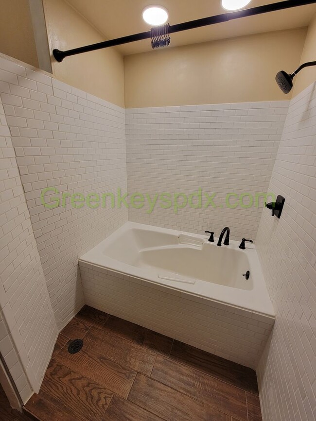 Building Photo - Amazing 1-Bedroom Unit in a Side-by-Side Duplex Near Hollywood District