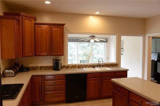 Building Photo - 8350 Manchester Park Dr