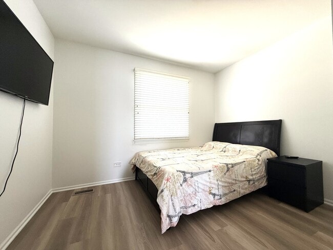 Building Photo - 715 Merlin Dr