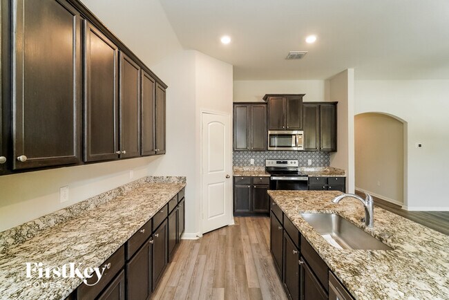 Building Photo - 6411 Thorpe Holw