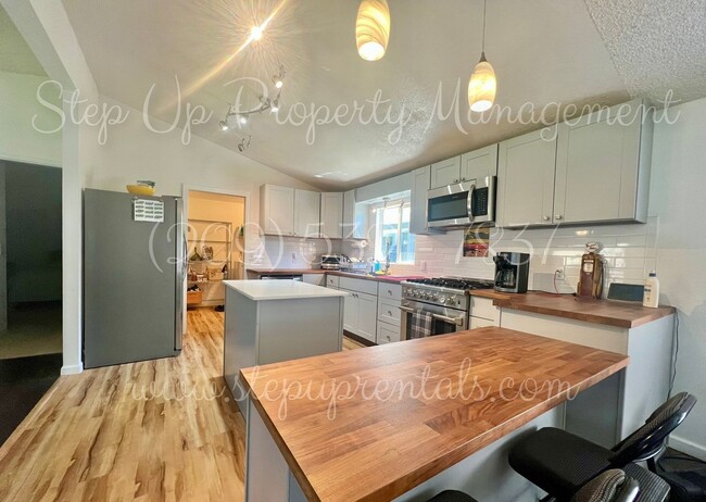 Building Photo - Charming 3 Bedroom Willow Springs Retreat ...