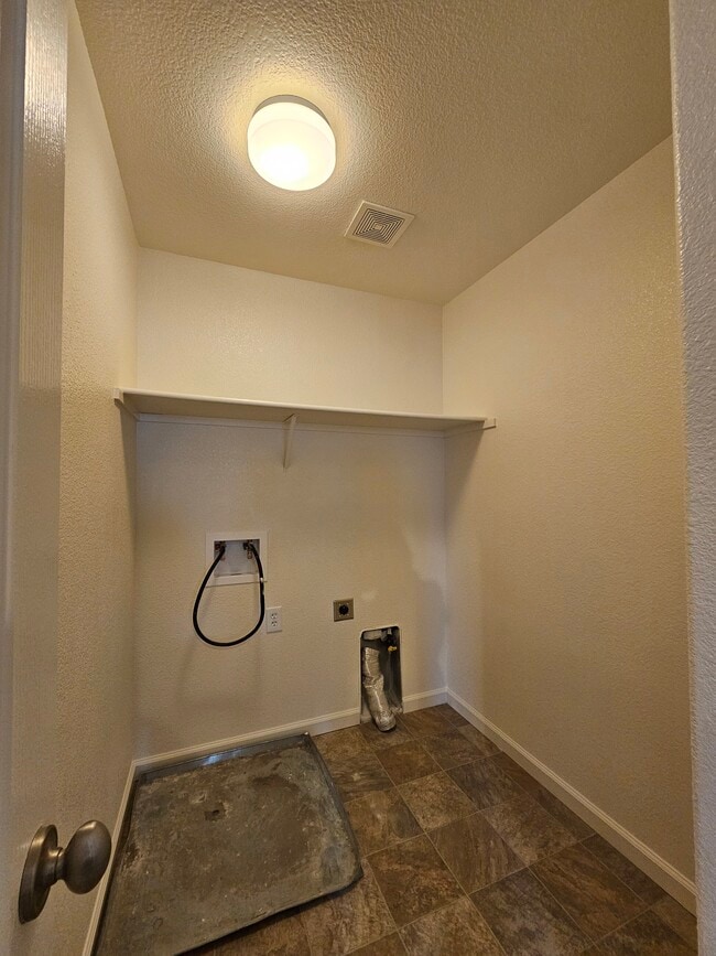 Building Photo - 8 Halsey Pl