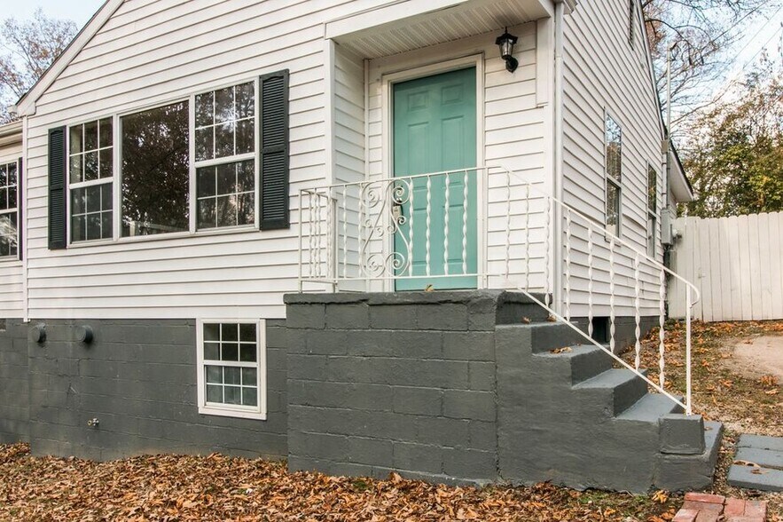 Building Photo - 713 Ridgecrest Dr