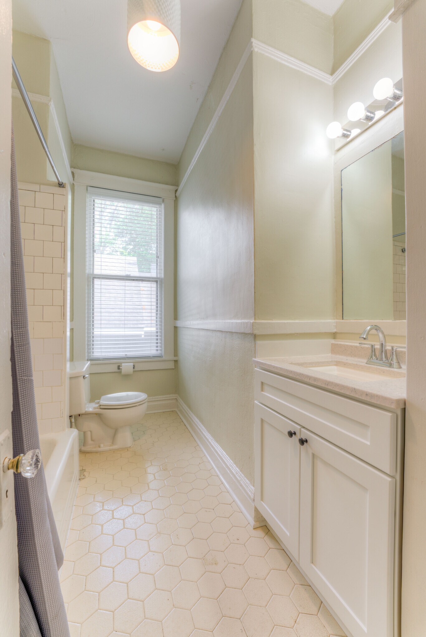 Building Photo - 1526 N Parkway