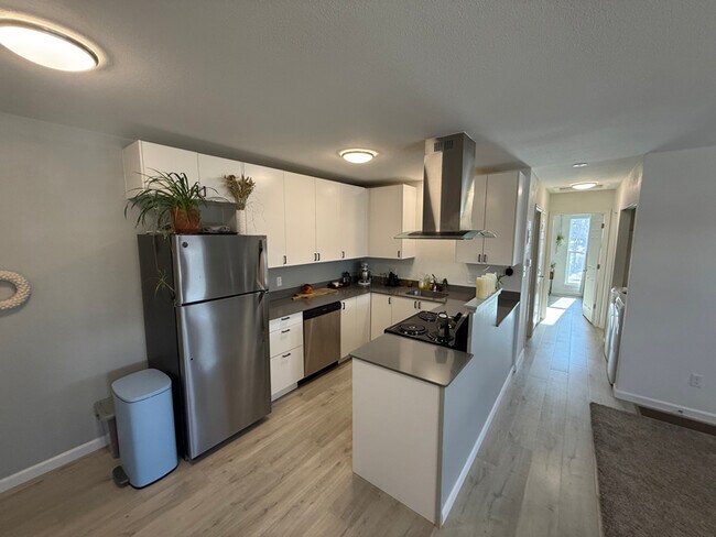 Building Photo - 1752 Azalea Dr