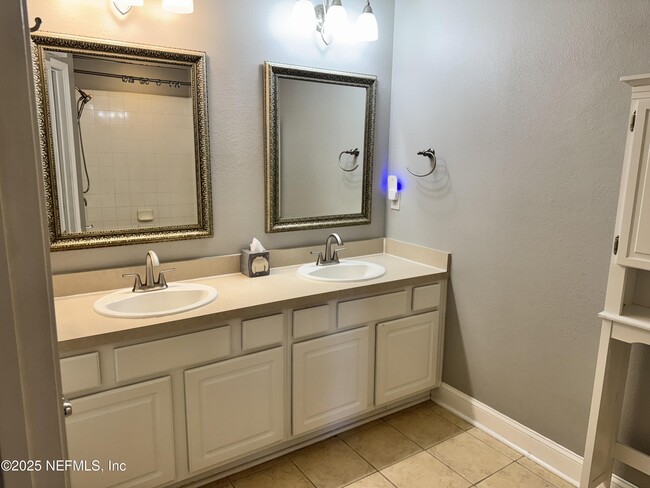 Building Photo - 4193 Highwood Dr