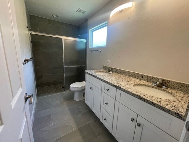 Building Photo - 3/2 in Turkey Creek!