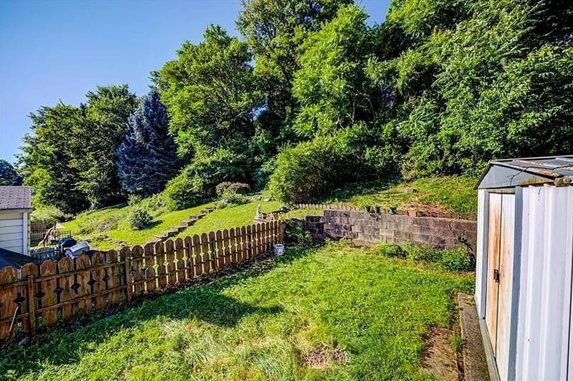 Spacious outdoor backyard - 210 E Garden Rd