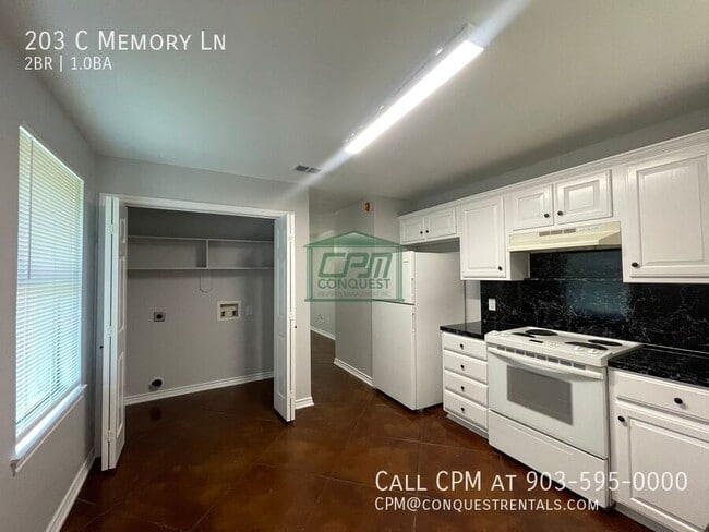 Building Photo - 203 Memory Ln