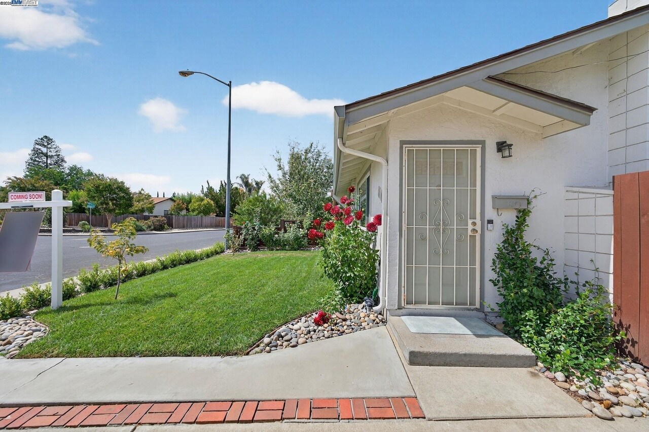 Building Photo - 1810 Peary Way